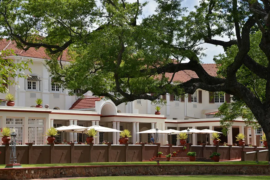 victoria-falls-hotel-exterior