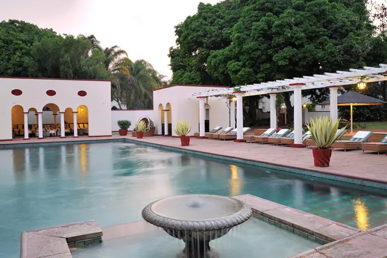 victoria-falls-hotel-pool-3