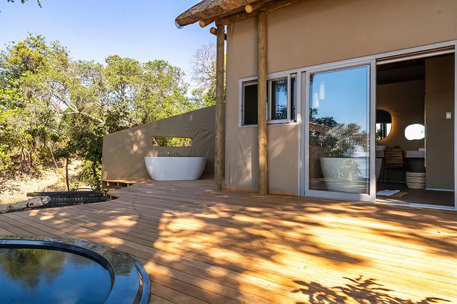 victoria-falls-river-lodge-hippo-creek-villa-exlusive-use-outdoor_bathtub_1