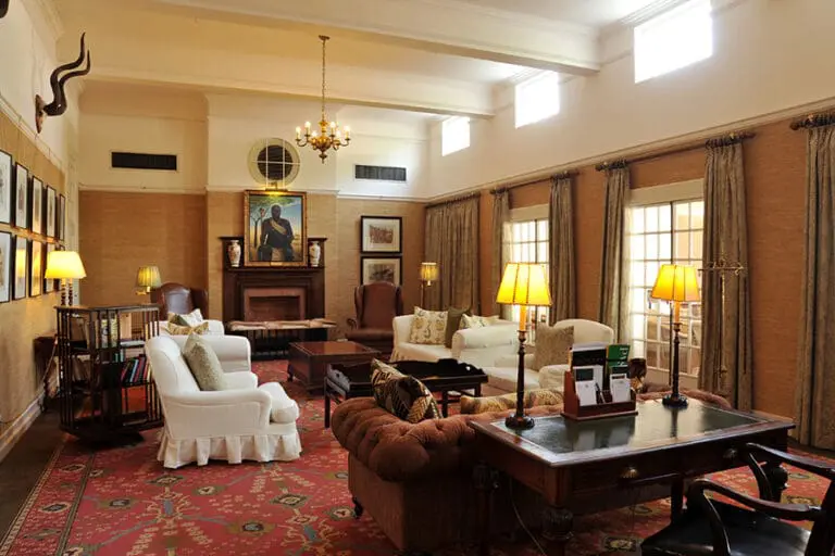 Communal area to mingle with the other guests