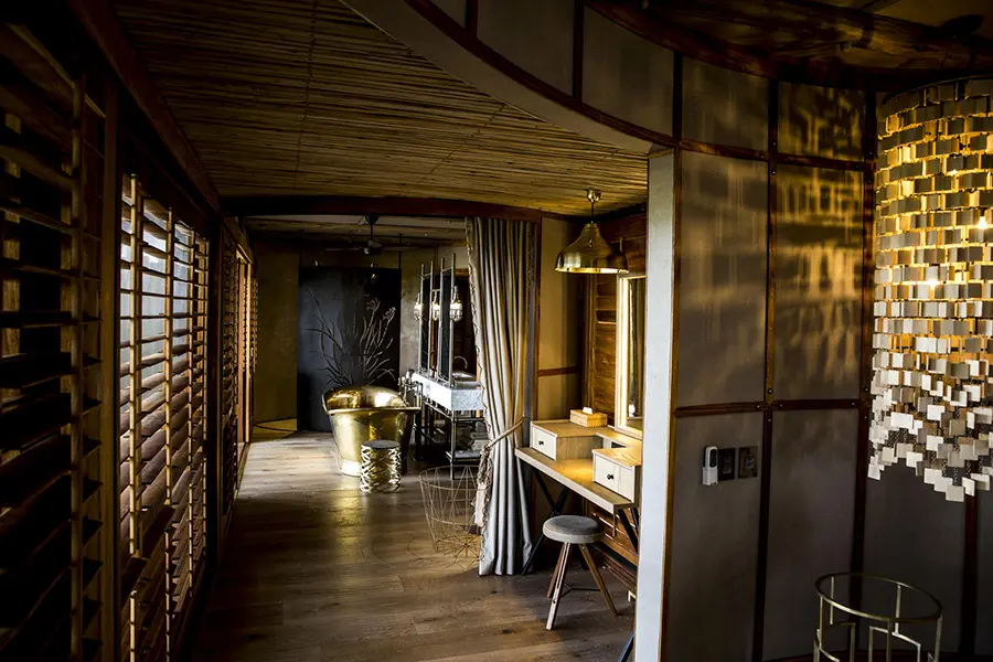 wilderness-mombo-camp-suite-baño