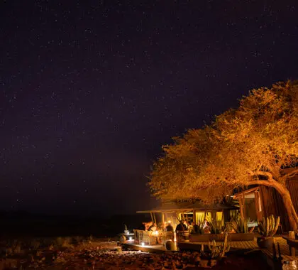 Con escasa o nula contaminación lumínica, el cielo nocturno de Namibia es impresionante. 