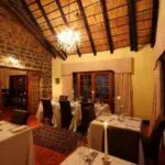 Diríjase al restaurante del hotel, donde podrá disfrutar de una exquisita cena acompañada de un maridaje de vinos.