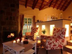 Pase una velada romántica con su pareja junto a un fuego crepitante