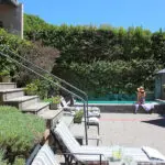 Disfrute de la piscina y las tumbonas de la Casa Welgelegen. 