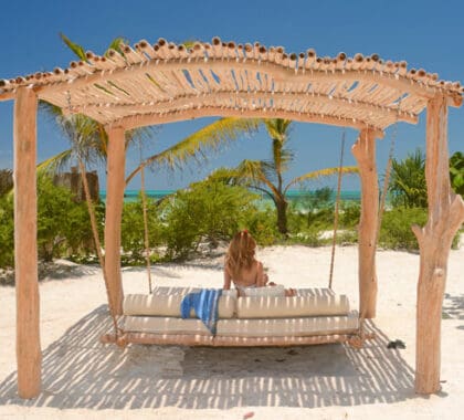 White Sand Luxury Villa está situada en primera línea de playa, a un paseo del Océano Índico.