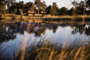 King's Pool, situado en King's Pool Lagoon, un canal permanente de la reserva de Linyanti, en el delta del Okavango.
