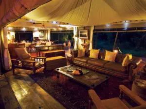 Zarafa's luxurious interiors take you back to the classic age of mobile safaris, except you'll enjoy all of life's little luxuries too.