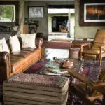 Leather couches, Turkish carpets and a variety of interesting ornaments create a unique atmosphere.