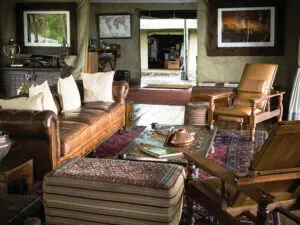 Leather couches, Turkish carpets and a variety of interesting ornaments create a unique atmosphere.