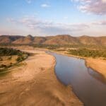 Las vistas consisten en el río Kapamba y las llanuras circundantes.