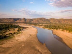 Las vistas consisten en el río Kapamba y las llanuras circundantes.