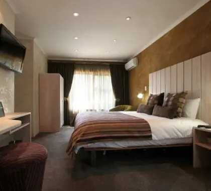 Cada suite, totalmente equipada, ofrece todas las comodidades que se esperan de un hotel de lujo a gran escala.
