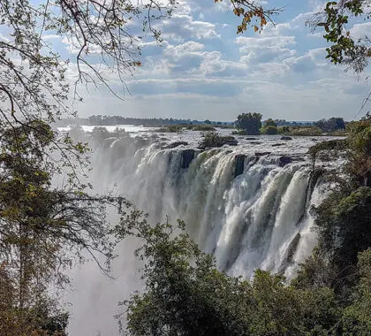 Explore la "capital africana de la aventura", las cataratas Victoria.