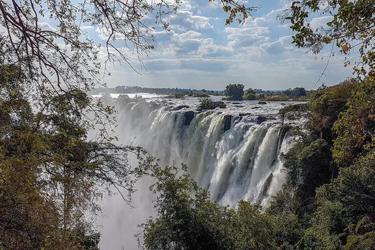 Explorez la "capitale africaine de l'aventure", les chutes Victorial.