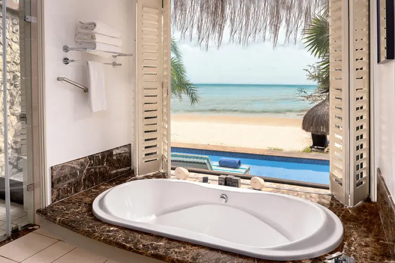 anantara_bazaruto_island_resort_beach_pool_bathroom3