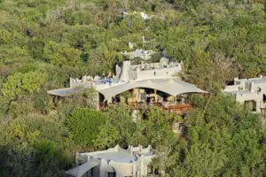 Set on a rocky hillock overlooking a nearby cliff .