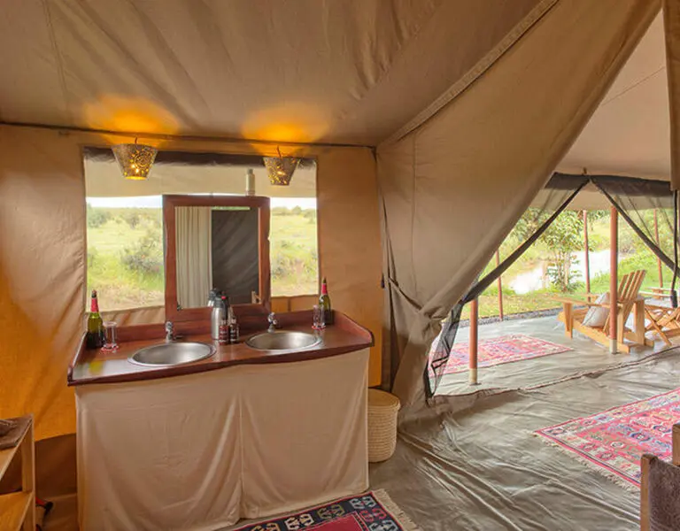 An en-suite bathroom welcomes a cleansing soak after a day's safari.