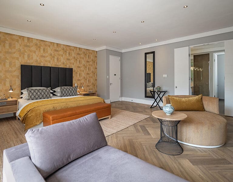 Todas las suites disponen de cuarto de baño privado con calefacción por suelo radiante, bañera, ducha y tocador doble.