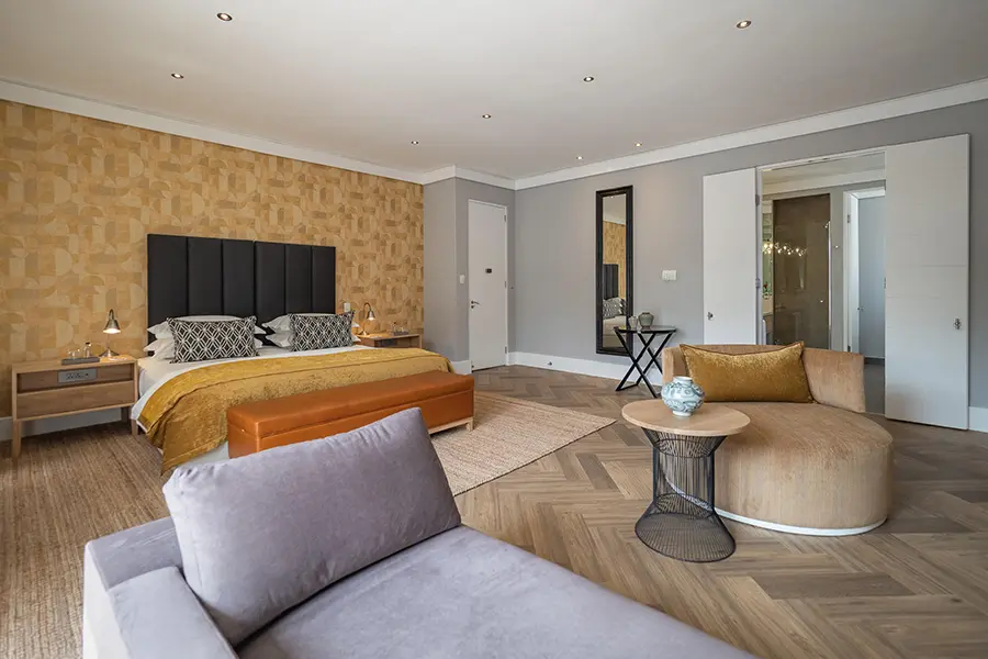 Tutte le suite dispongono di un bagno interno, completo di riscaldamento a pavimento, vasca, doccia e doppio lavabo.