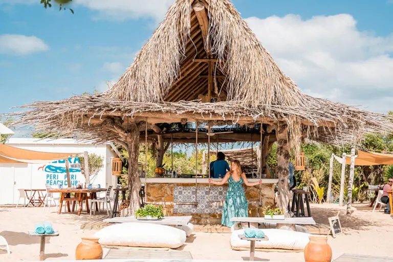 Nada combina mejor con una escapada a la isla que un refrescante cóctel.