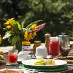 Desayunos frescos en el Bwindi Lodge