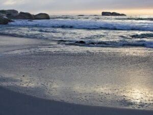Ciudad del Cabo es conocida por sus excelentes playas. ¿Por qué no escaparse unas horas para divertirse al sol?