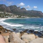 Disfrute de las espectaculares vistas de la cordillera de los Doce Apóstoles mientras se encuentra en Camps Bay.