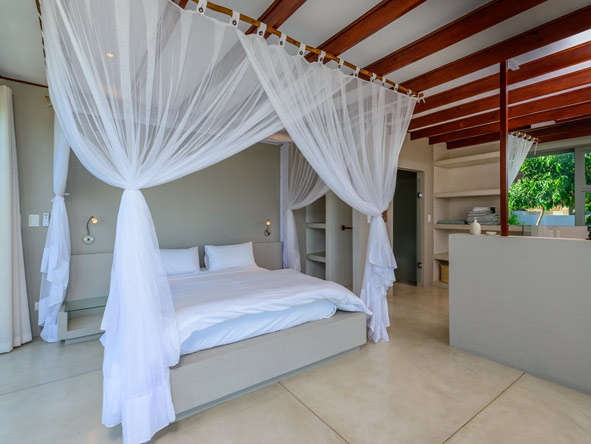 Modern and simple suites invite you to fall into a comfortable bed at the end of a perfect day in paradise.
