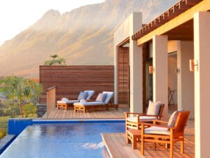 Su terraza privada incluye una piscina y cómodas tumbonas. Disfrute de las magníficas vistas.