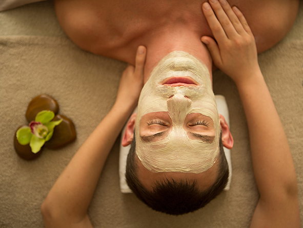 Unwind and relax with a refreshing massage, facial or spa treatment in the Delaire Graaf Spa.
