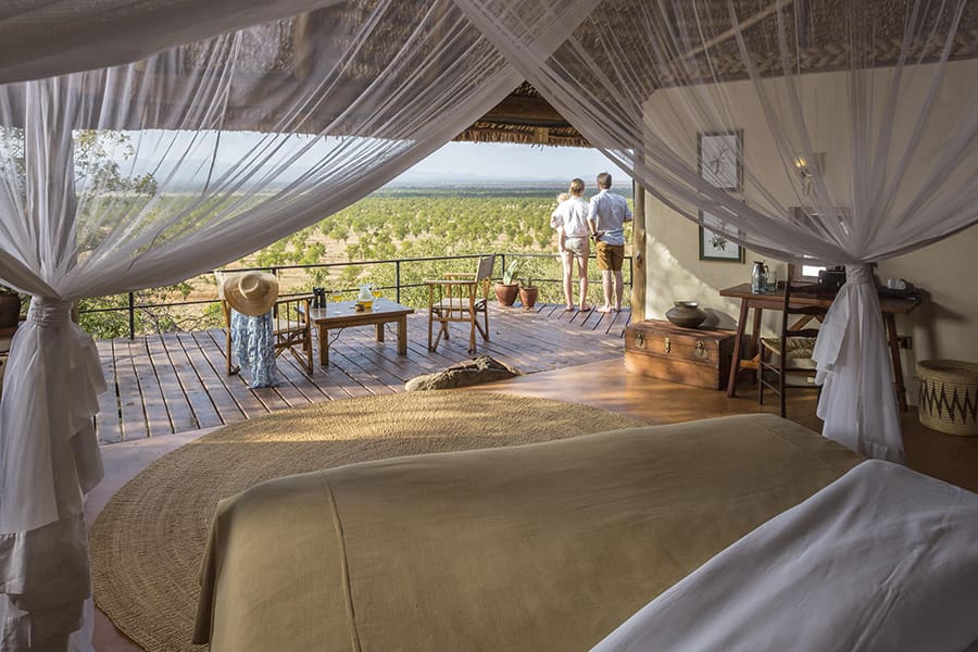 Siéntese en su terraza privada y disfrute de las vistas del Parque Nacional de Meru.