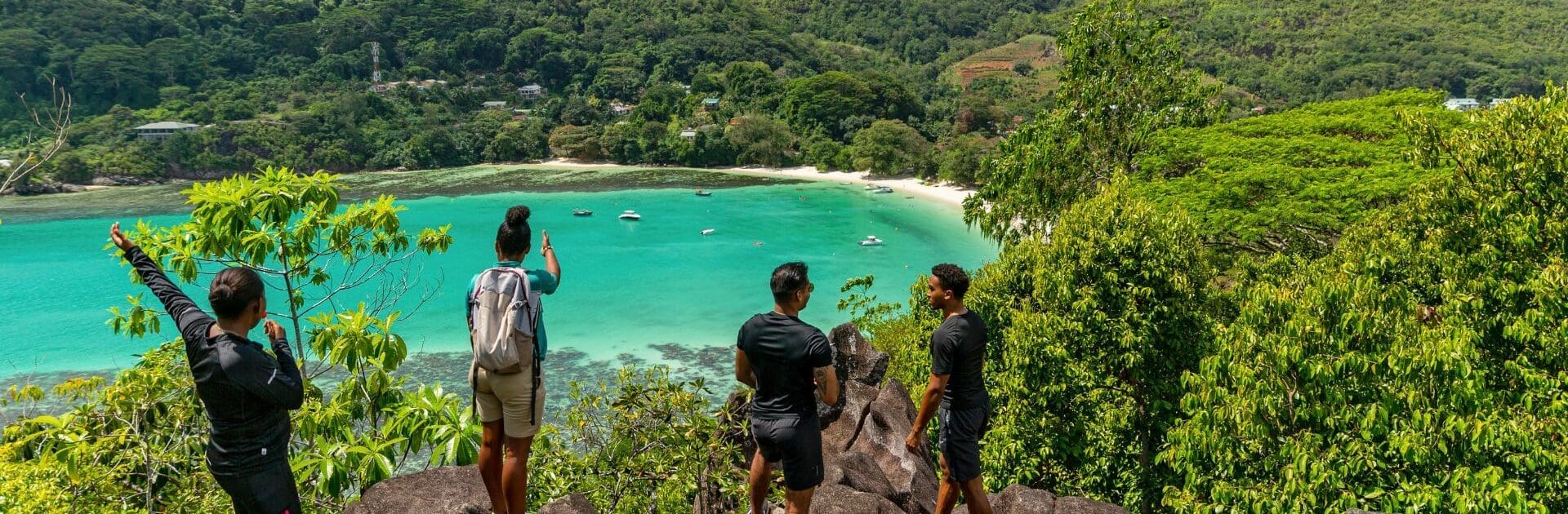 ephelia-seychelles-nature-hike