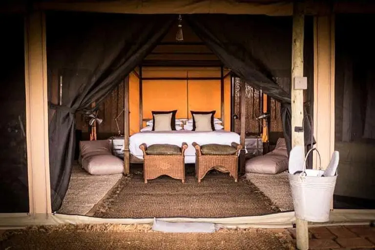 Interior de la tienda familiar.