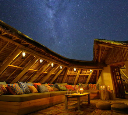 The main lounge area is open to the sky, allowing for spectacular stargazing when the moon has waned.
