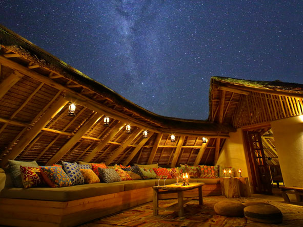 The main lounge area is open to the sky, allowing for spectacular stargazing when the moon has waned.
