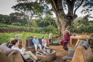 Sundowners junto al fuego, en Gibb's Farm.
