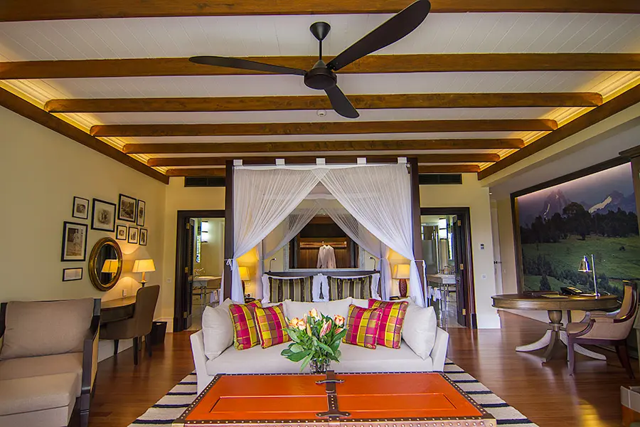 Deluxe suite at Hemingways.