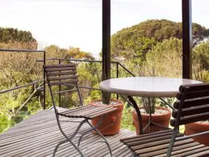 Enjoy city & mountain views from your elevated position on the slopes of Table Mountain.
