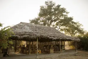 Exterior de la zona principal del campamento Kigelia