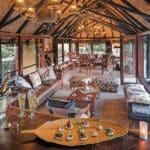 En el bar del campamento le servirán bebidas a cualquier hora del día y meriendas antes de sus safaris vespertinos. 