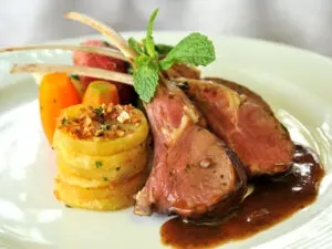 After a day's game viewing, sit down to delicious cuisine served in the camp's beautiful restaurant.
