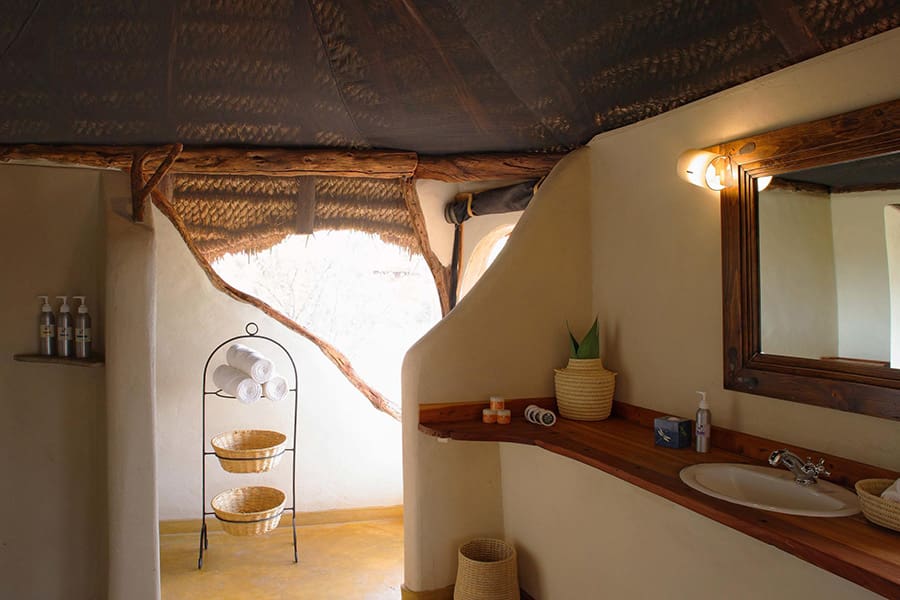 lewa_safari_camp_-_acomodation_-_bathroom-5