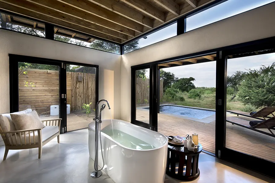 lion_sands__river_lodge_3_river_suite_en-suite_bathroom_0361