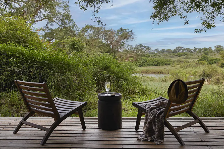 lion_sands_river_lodge_luxury_room_deck1