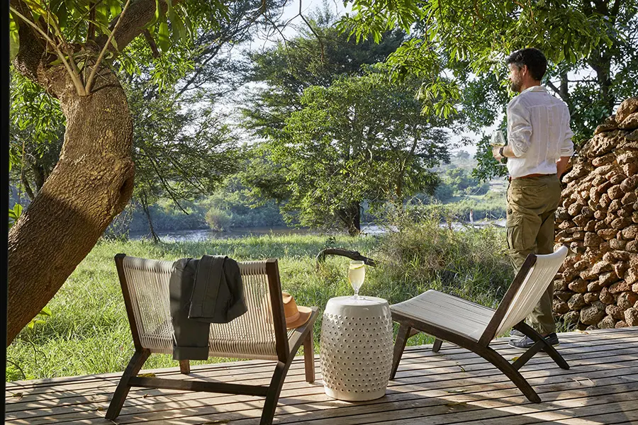 lion_sands_river_lodge_superior_luxury_room_outside_deck1