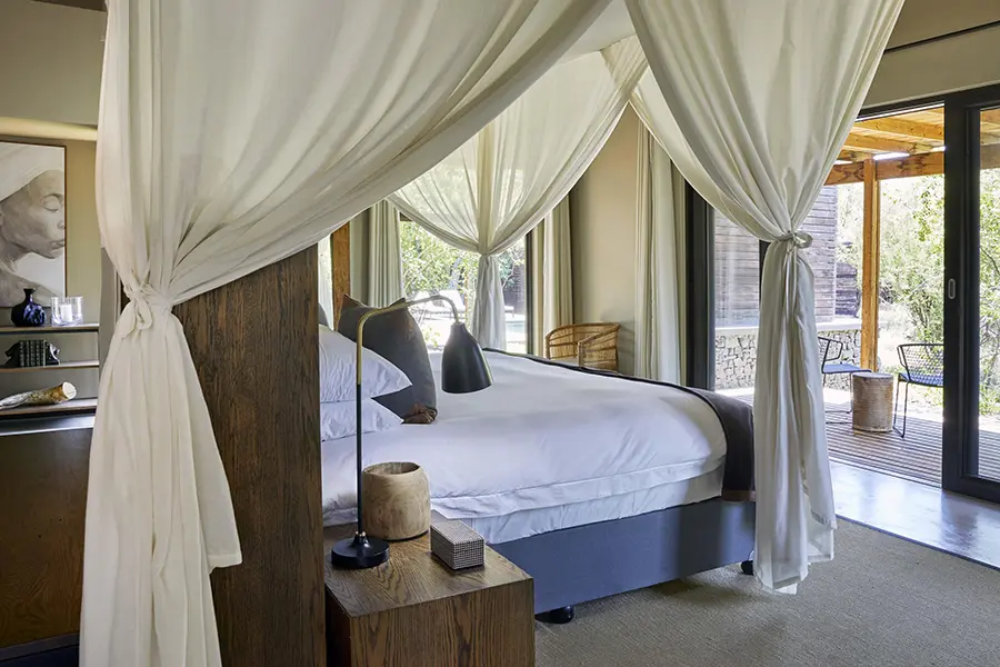 lion_sands_tinga_lodge_hinkwenu_residence_bedroom-2