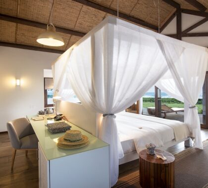 Thatched suites are contemporary, and feature warm textures and romantically-draped 4-poster beds.
