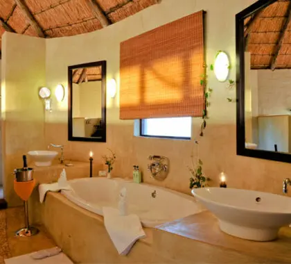 Each room has an en suite bathroom with bath as well as indoor & outdoor showers.