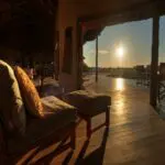 Cada chalet tiene su propia terraza privada desde donde se pueden contemplar las hermosas puestas de sol.